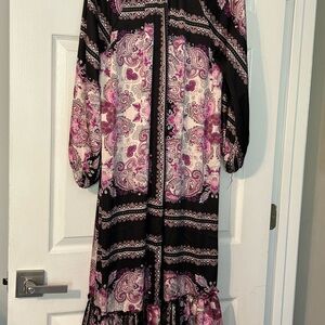 Elegant Paisley Maxi Dress - Black and Pink